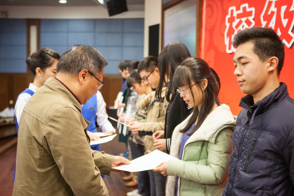 2015年度“z6com·尊龙(中国)时凯集团英才”奖，，，，，74名学子受益