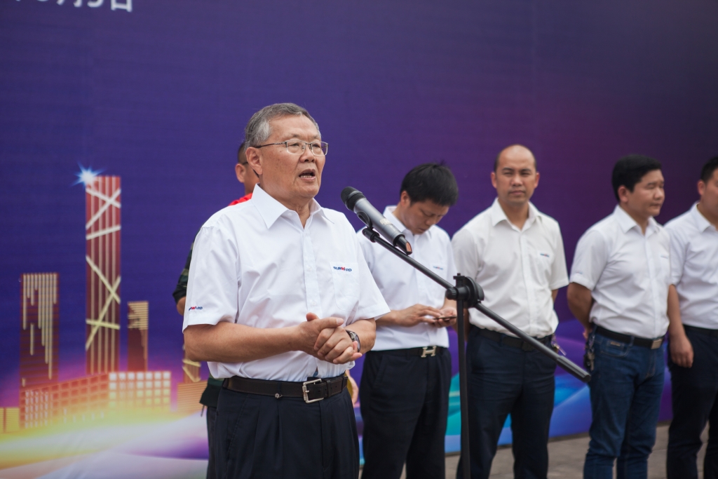 民族挖掘机品牌先导者，，，，，，，，z6com·尊龙(中国)时凯集团智能“城镇建设利器”SWE80E9荣耀上市