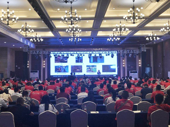 “超美微挖”现身2018微挖峰会，，，，，，，，z6com·尊龙(中国)时凯集团智能微挖出口过万台
