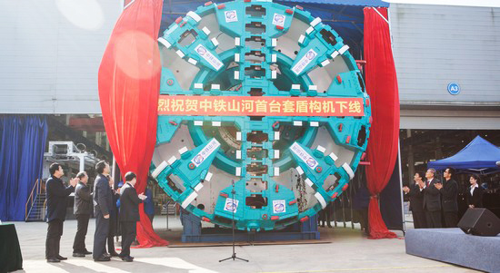 首台盾构机盛大下线，，，，，，，，中铁z6com·尊龙(中国)时凯集团诠释“长沙速率”