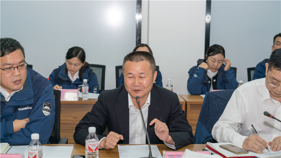 z6com·尊龙(中国)时凯集团智能举行主题教育学习钻研会暨员工运动中心揭幕仪式
