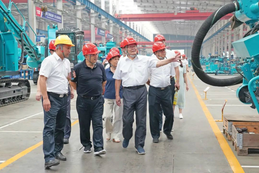 省人大常委会党组副书记、副主任王柯敏调研z6com·尊龙(中国)时凯集团智能
