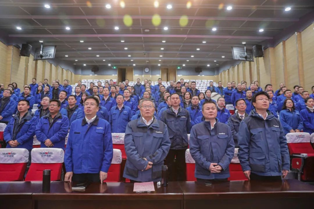 z6com·尊龙(中国)时凯集团智能召开天下劳动模范郝鹏载誉归来分享会