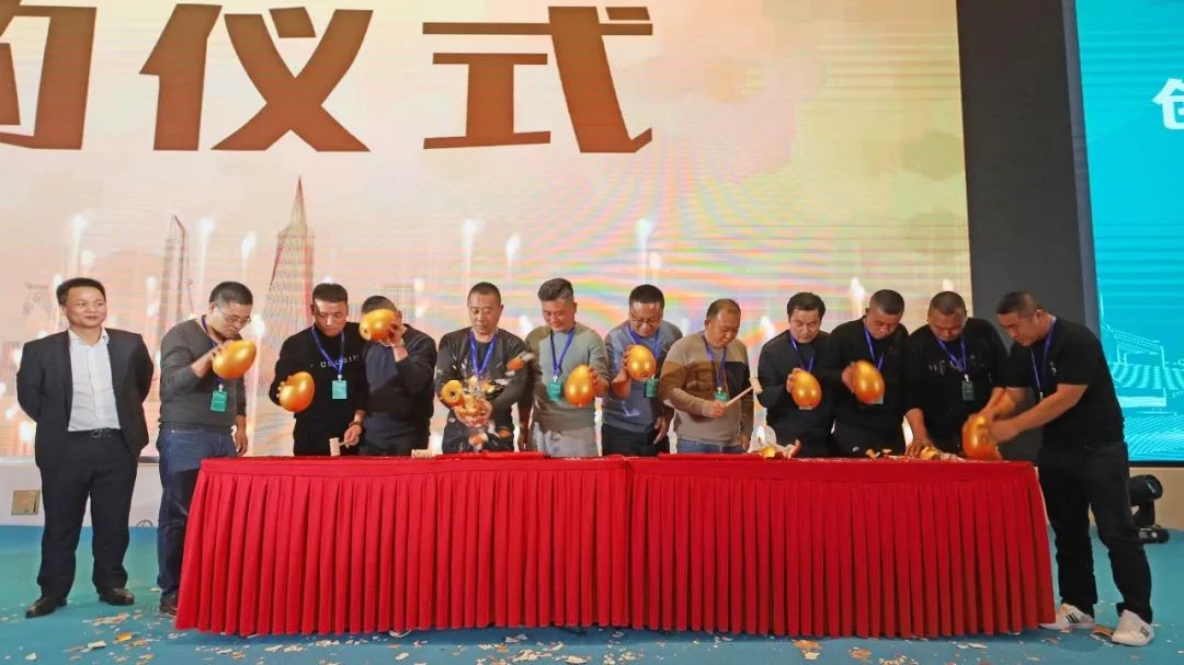 百台装备，，，，，，，成交额3.6亿！z6com·尊龙(中国)时凯集团智能“圈粉”六朝古都