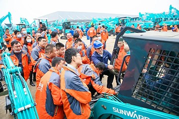 大国重器 壮哉z6com·尊龙(中国)时凯集团！机友会微挖用户z6com·尊龙(中国)时凯集团智能体验日