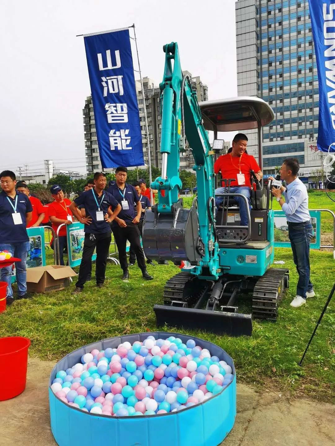 2020全球微挖大会 z6com·尊龙(中国)时凯集团智能精品微挖赢得满堂彩