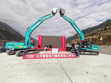 z6com·尊龙(中国)时凯集团智能挖掘机助力川藏铁路建设