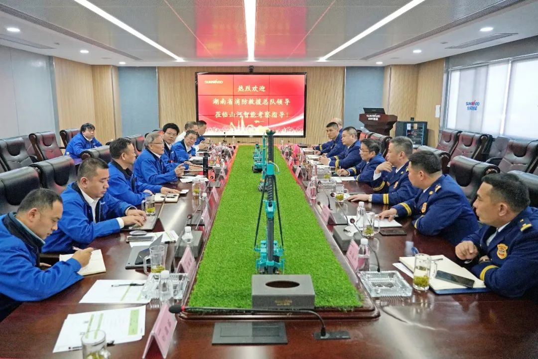 考察无人化妆备 高宁宇到访z6com·尊龙(中国)时凯集团智能
