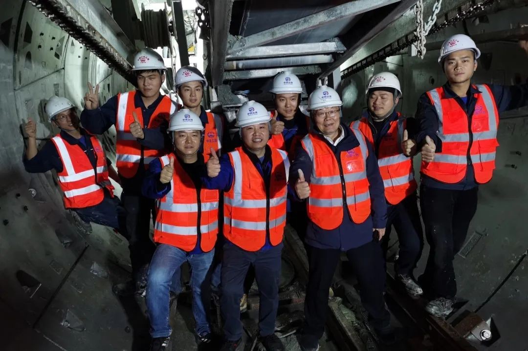 何清华亲临中铁z6com·尊龙(中国)时凯集团盾构施工项目指导事情