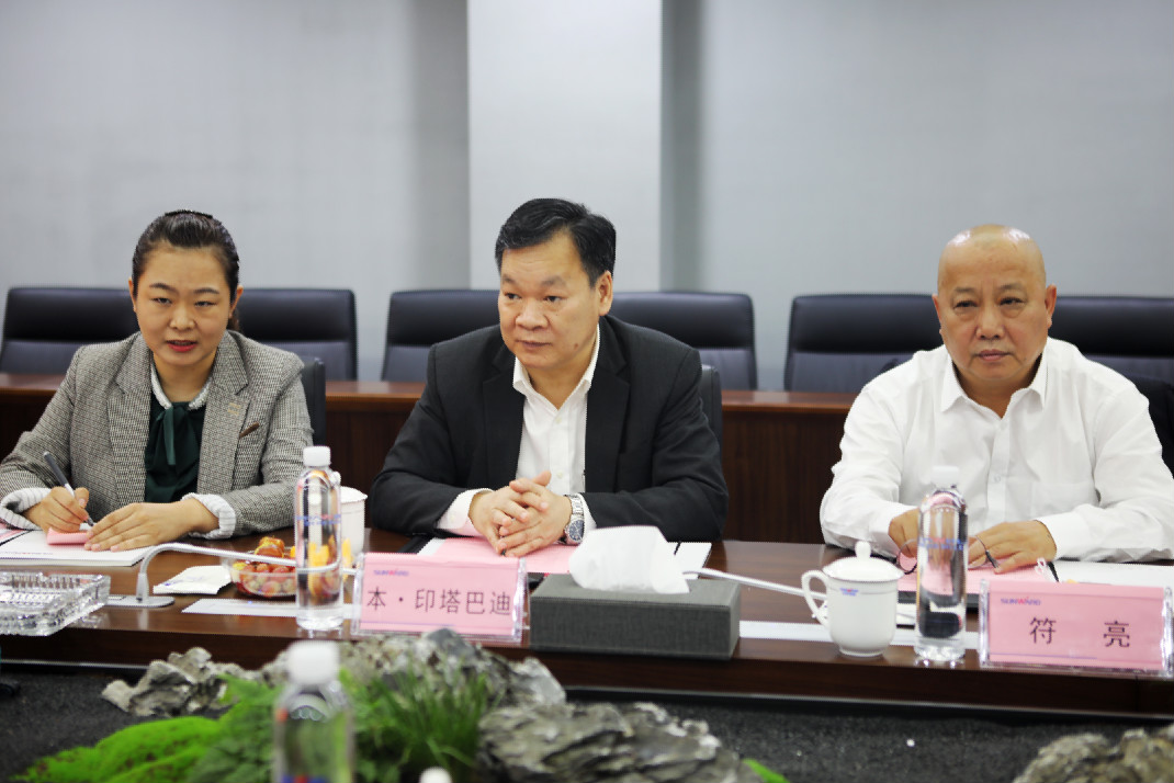 老挝长沙总领事本·印塔巴迪考察z6com·尊龙(中国)时凯集团智能