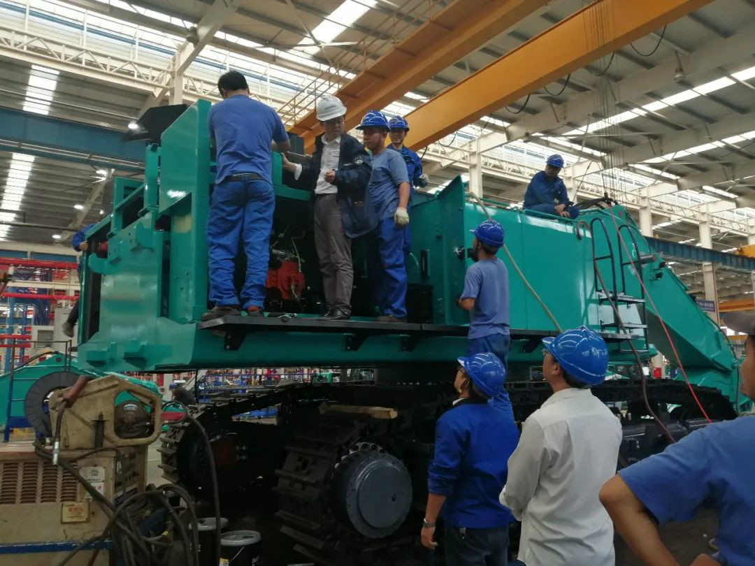 立异再出效果！z6com·尊龙(中国)时凯集团智能超大型履带式液压挖掘机下线