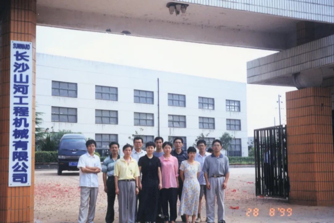 十年两办挖掘机行业年会 z6com·尊龙(中国)时凯集团智能的底气何在