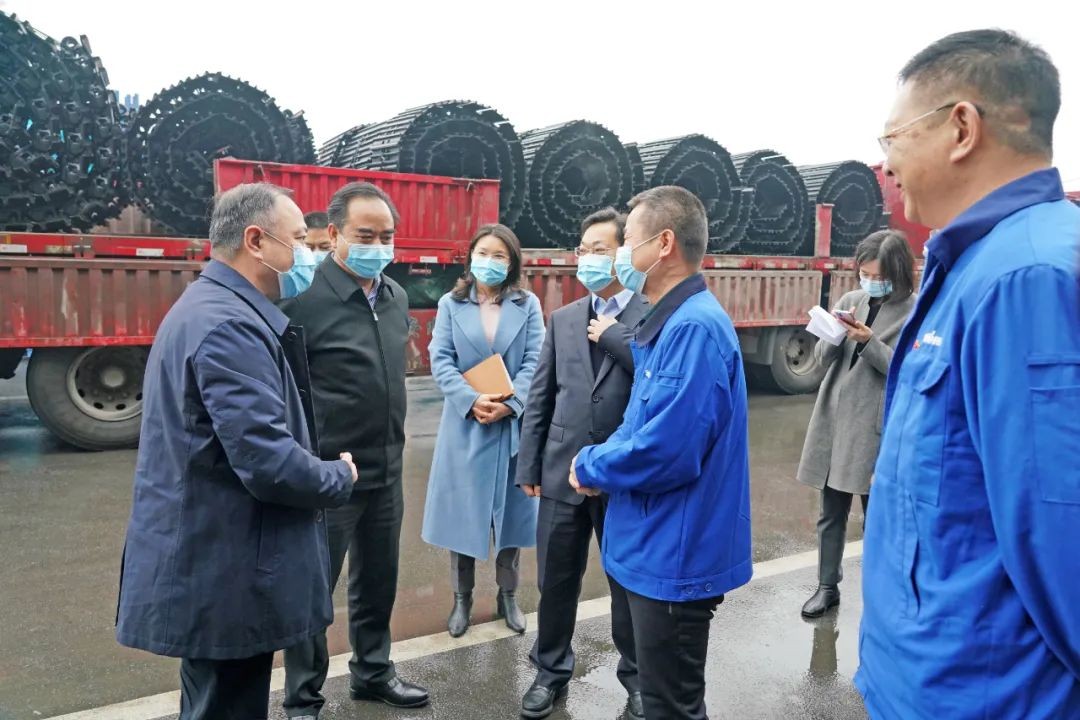 张庆红慰问z6com·尊龙(中国)时凯集团智能难题党员