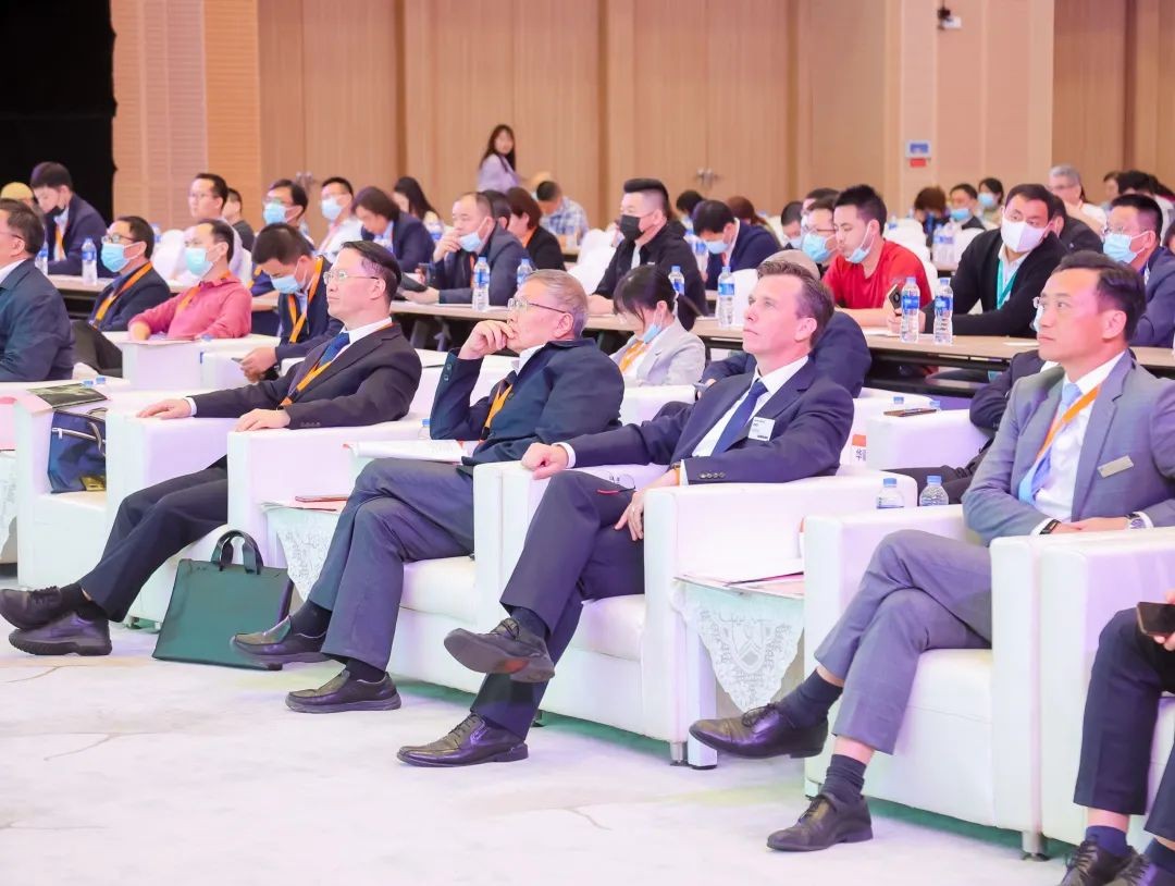 何清华出席长沙国际工程机械工业链生长峰会，，，，，，走“双循环”蹊径要害在于“要做好自己的事情”