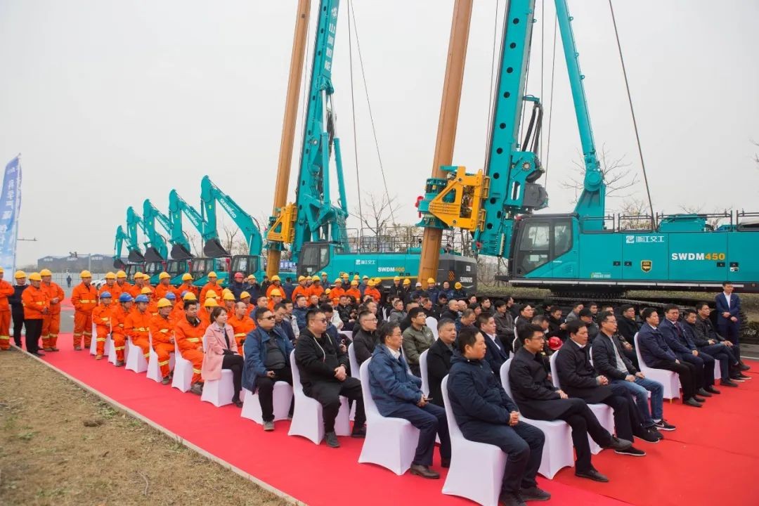 z6com·尊龙(中国)时凯集团智能旋挖钻机周全参建中国首条智慧高速公路