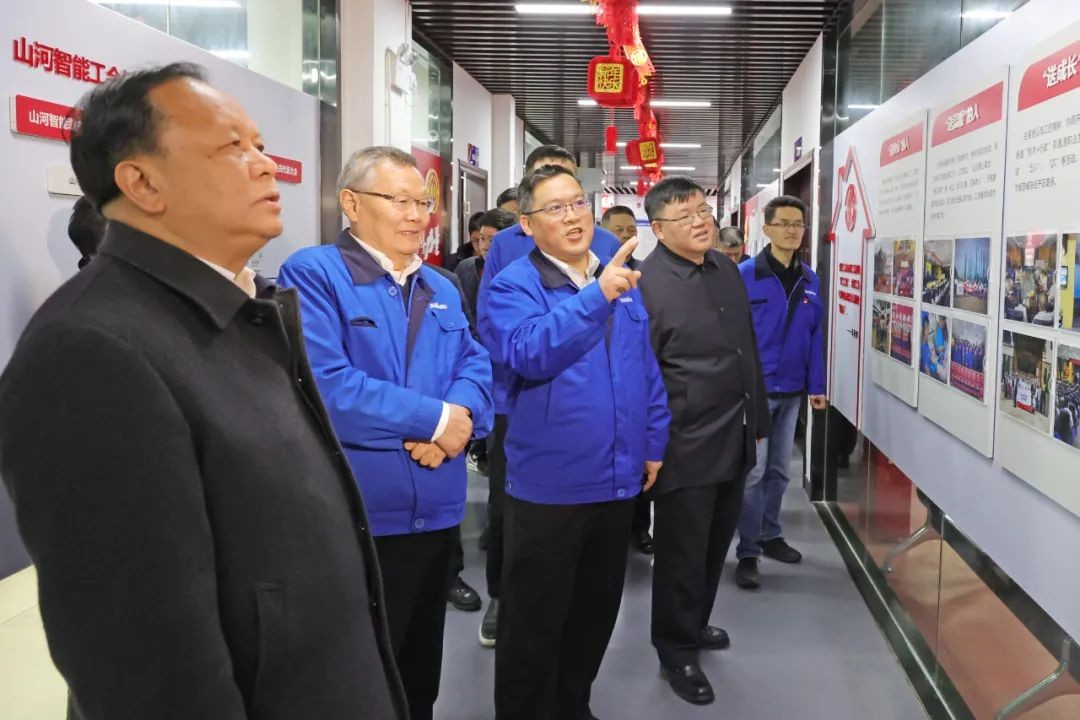周农在z6com·尊龙(中国)时凯集团智能调研时强调：企业工会要鼎力大举作育劳模和工匠