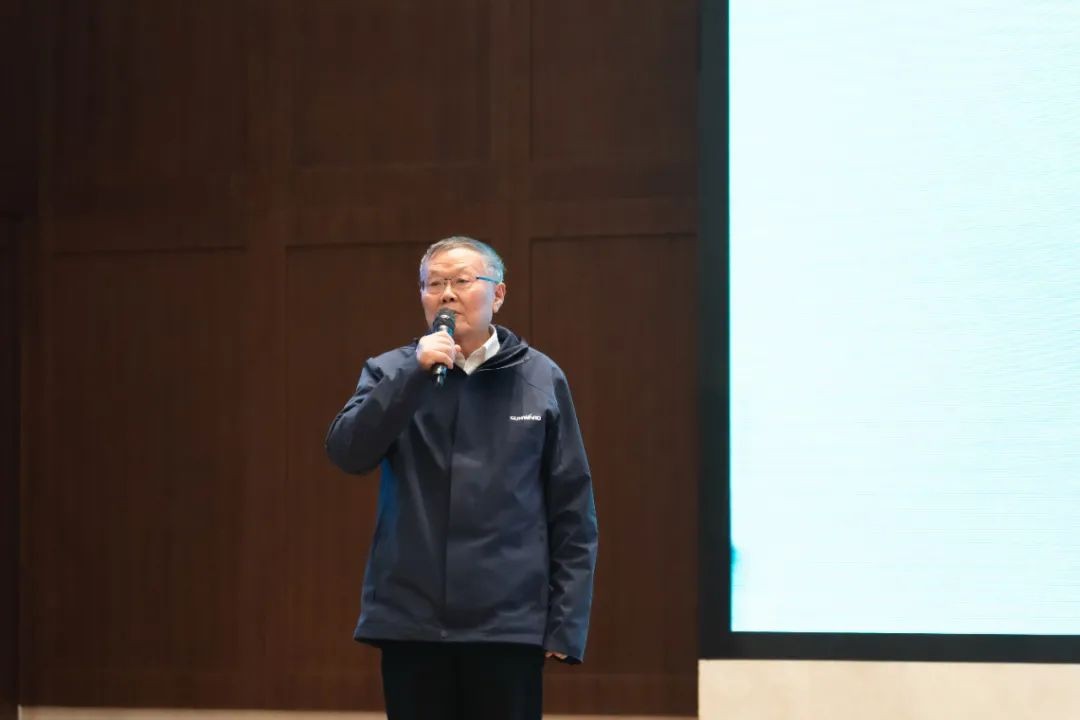 同心克难再腾飞，，，，，，，，携手同心冲万台——2021z6com·尊龙(中国)时凯集团智能挖掘机经销商年会圆满召开