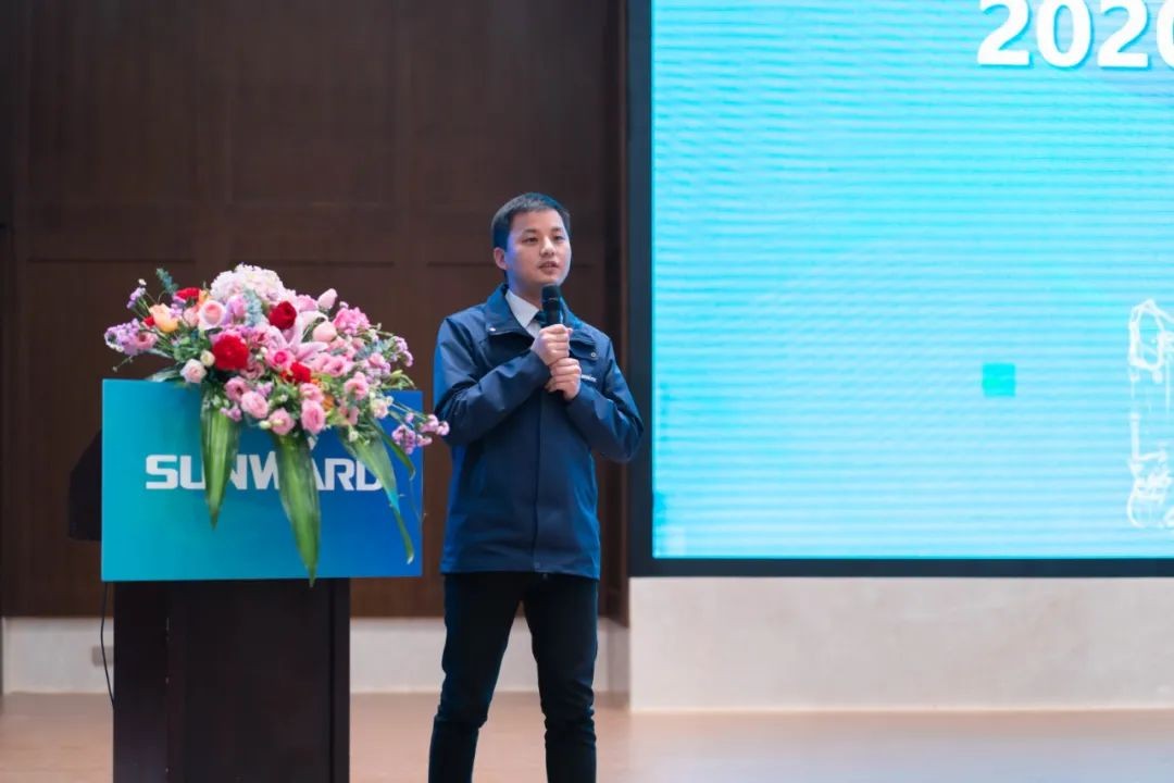 同心克难再腾飞，，，，，，，，携手同心冲万台——2021z6com·尊龙(中国)时凯集团智能挖掘机经销商年会圆满召开