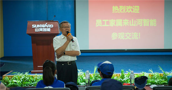 这个炎天，，，，，亲子玩转z6com·尊龙(中国)时凯集团智能“三栖”装备