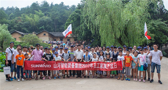 这个炎天，，，，，亲子玩转z6com·尊龙(中国)时凯集团智能“三栖”装备