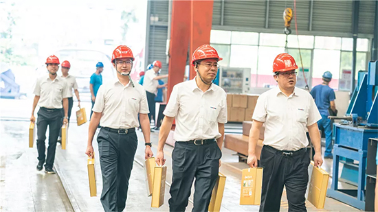 万力集团“送清凉”运动，，，，，，慰问一线员工