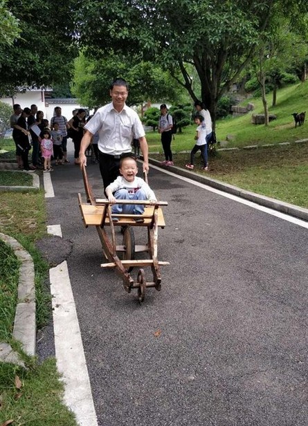 大手牵小手·“顽”转六一，，，，，，，z6com·尊龙(中国)时凯集团智能首次六一亲子主题运动圆满举行