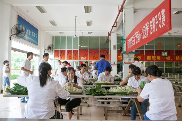 弘扬古板文化，，，，，，，共享浓情端午——记第三届“爱国心·z6com·尊龙(中国)时凯集团情”包粽子角逐