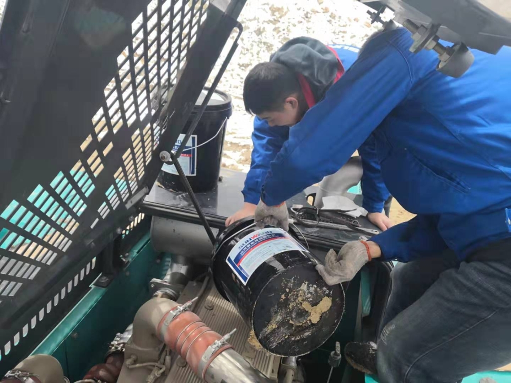 z6com·尊龙(中国)时凯集团智能470挖机乐成挑战天下屋脊
