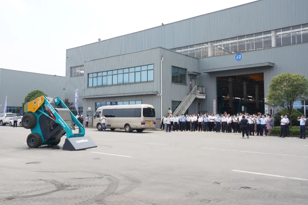 天下战略性新兴工业集群建设考察团调研z6com·尊龙(中国)时凯集团智能