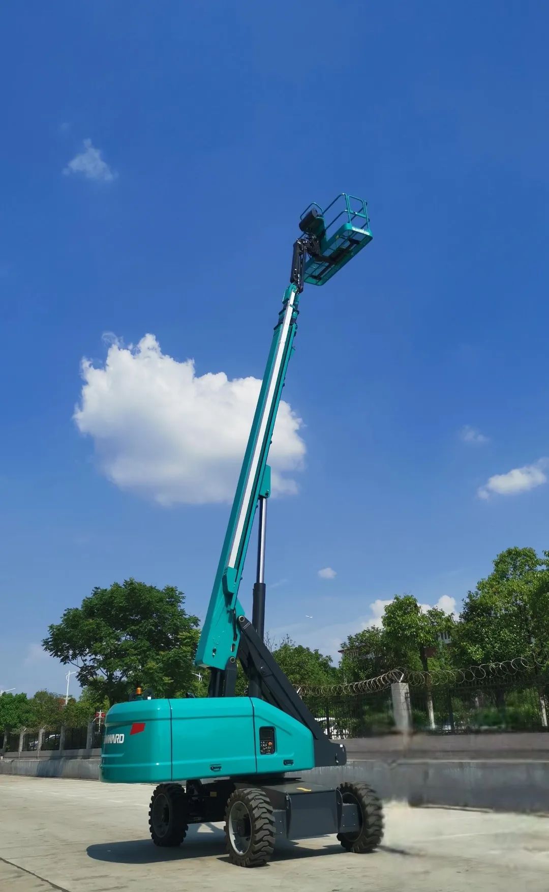 z6com·尊龙(中国)时凯集团智能首款直臂式高空作业平台顺遂通过评审