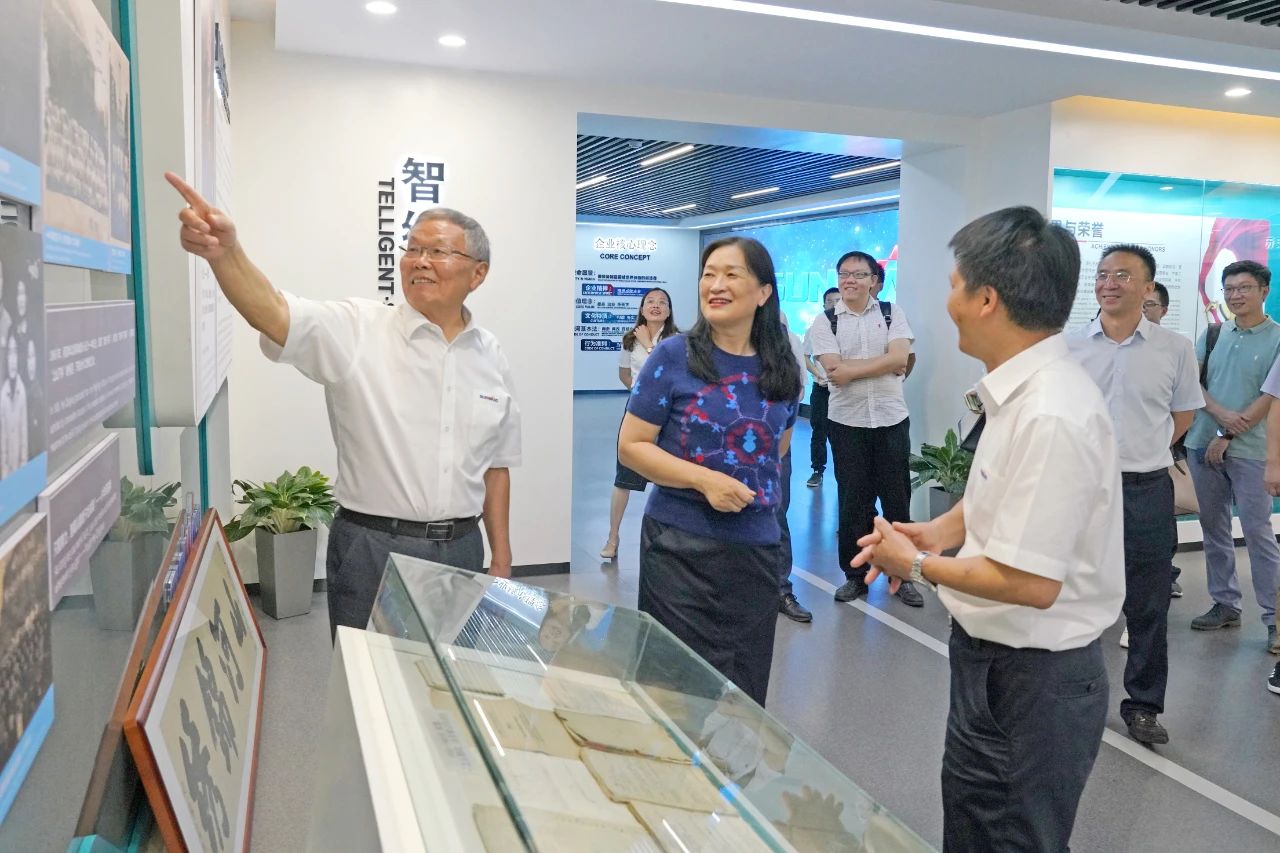 为立异创业精神点赞！中国工程院院士陈晓红一行到访z6com·尊龙(中国)时凯集团智能