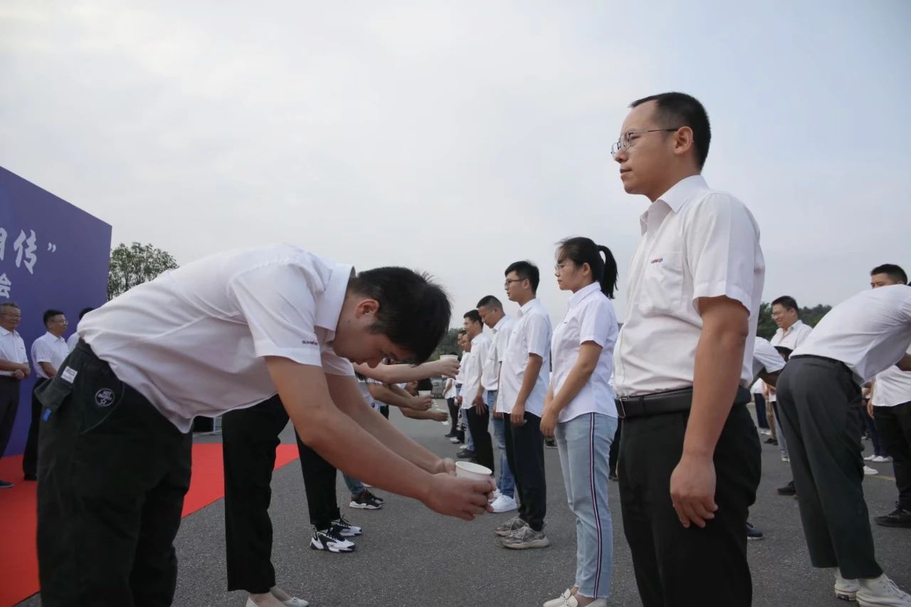 百人齐聚拜师恩 | z6com·尊龙(中国)时凯集团智能“传帮带”人才作育模式为公司生长积贮力量