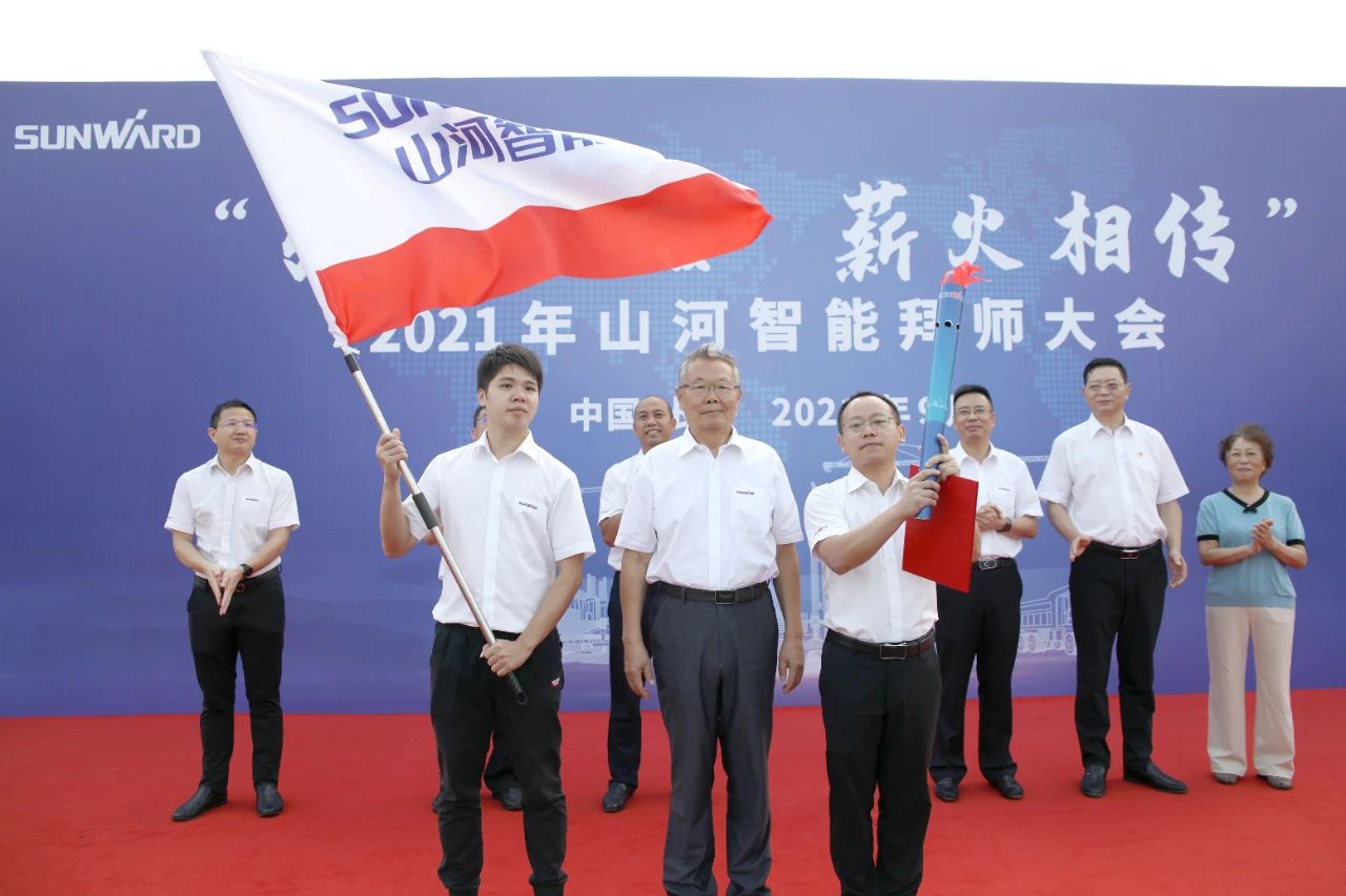 百人齐聚拜师恩 | z6com·尊龙(中国)时凯集团智能“传帮带”人才作育模式为公司生长积贮力量