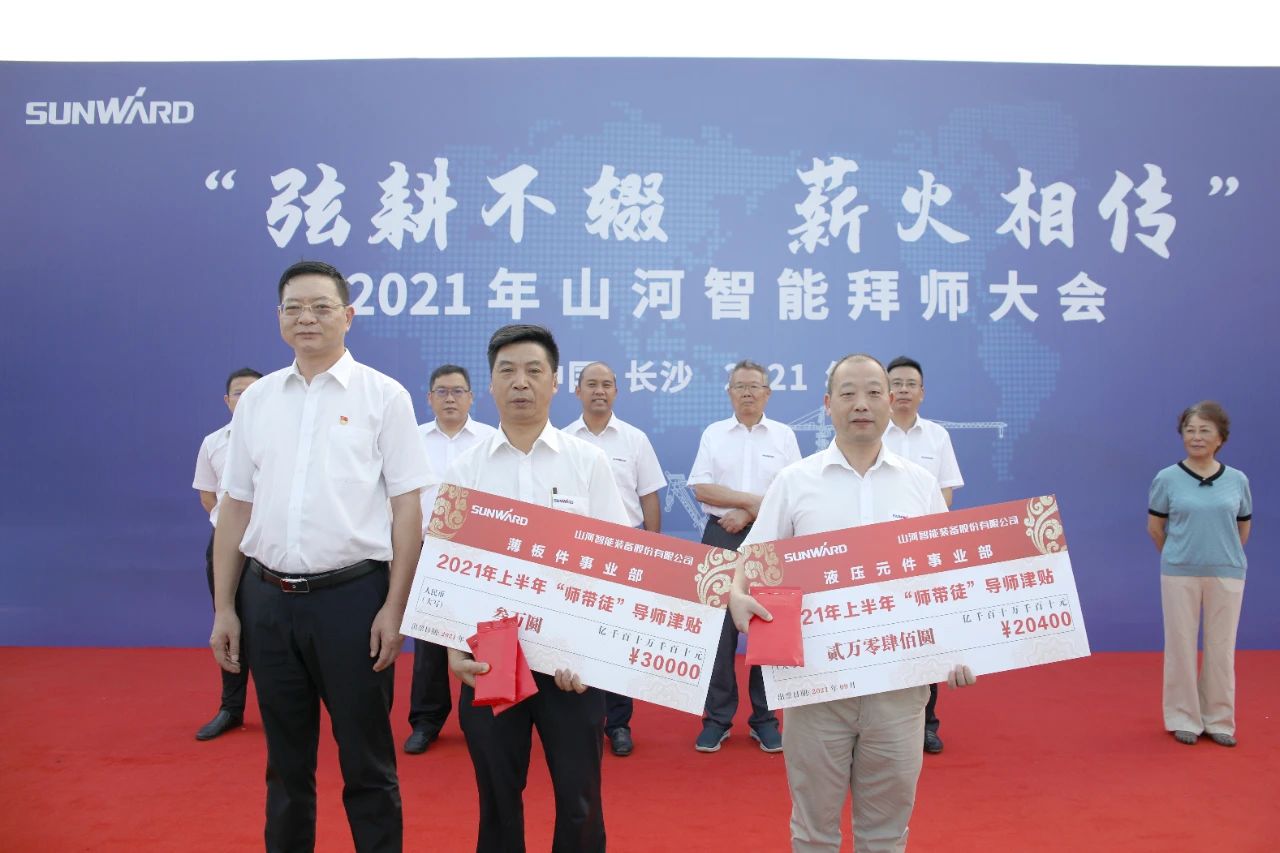 百人齐聚拜师恩 | z6com·尊龙(中国)时凯集团智能“传帮带”人才作育模式为公司生长积贮力量