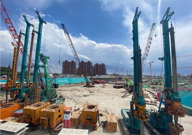 大国重器！z6com·尊龙(中国)时凯集团智能超等装备助力北京都会副中心综合交通枢纽站建设