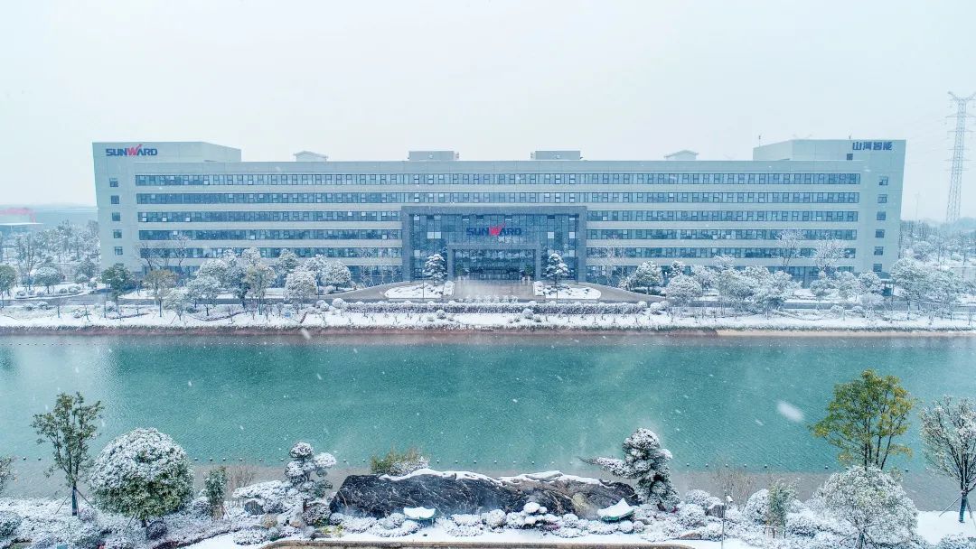 瑞雪兆有年，，，，，邀您共赏雪中z6com·尊龙(中国)时凯集团！