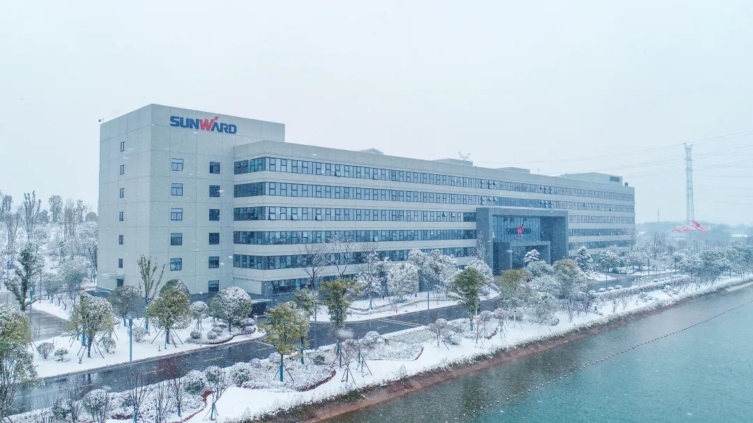 瑞雪兆有年，，，，，邀您共赏雪中z6com·尊龙(中国)时凯集团！