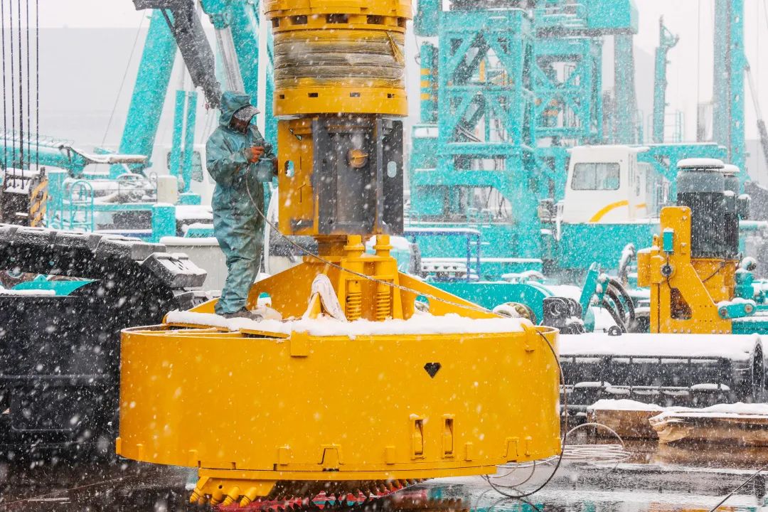 瑞雪兆有年，，，，，邀您共赏雪中z6com·尊龙(中国)时凯集团！