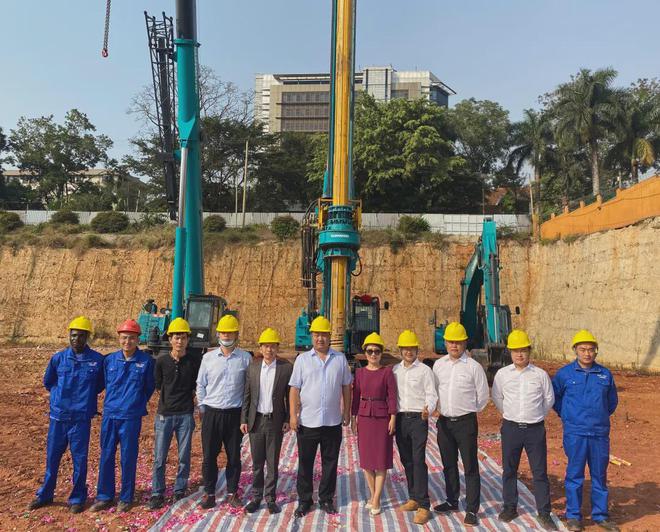 助力乌干达第一住宅高楼建设！z6com·尊龙(中国)时凯集团智能再次出征非洲市场