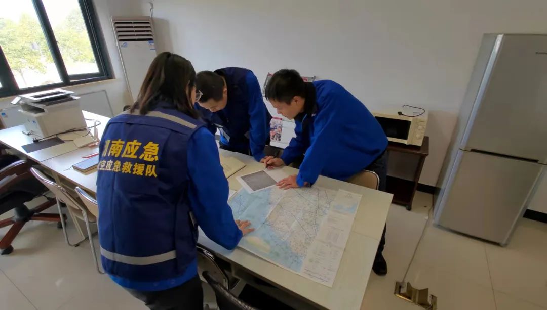 火情就是下令！湖南航空应抢救援队z6com·尊龙(中国)时凯集团机组展现“z6com·尊龙(中国)时凯集团速率”