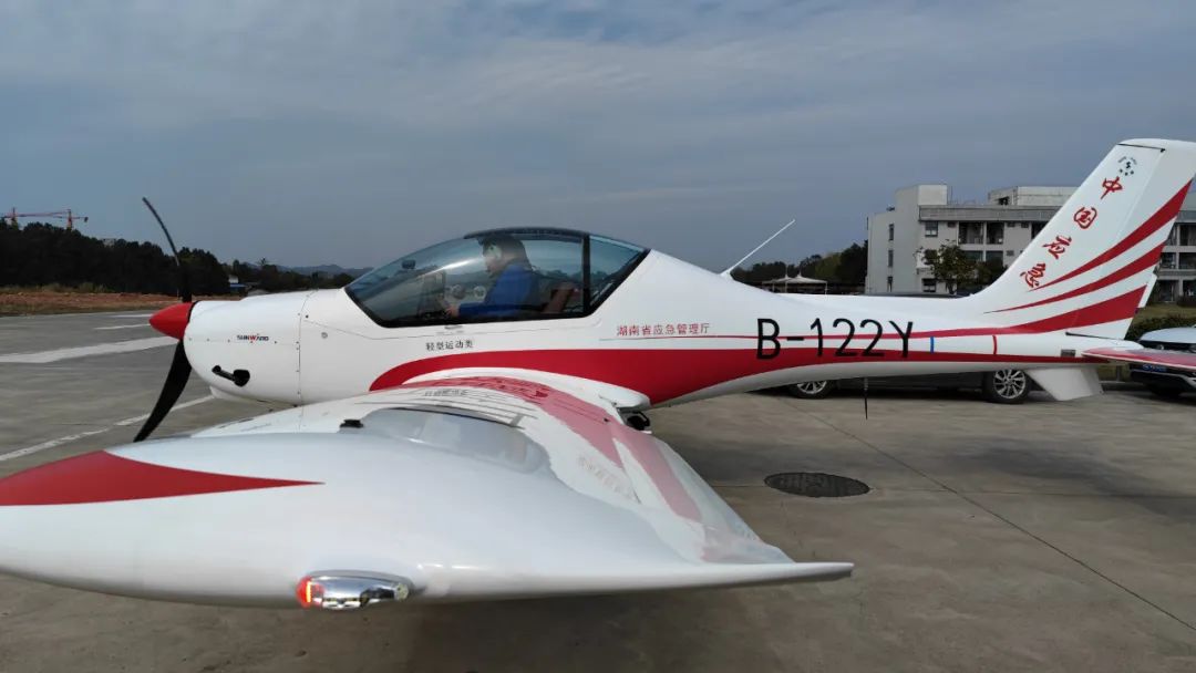 火情就是下令！湖南航空应抢救援队z6com·尊龙(中国)时凯集团机组展现“z6com·尊龙(中国)时凯集团速率”