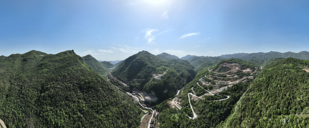 展现施工“奇效”！z6com·尊龙(中国)时凯集团智能旋挖钻机强势助力炉慈高速公路建设