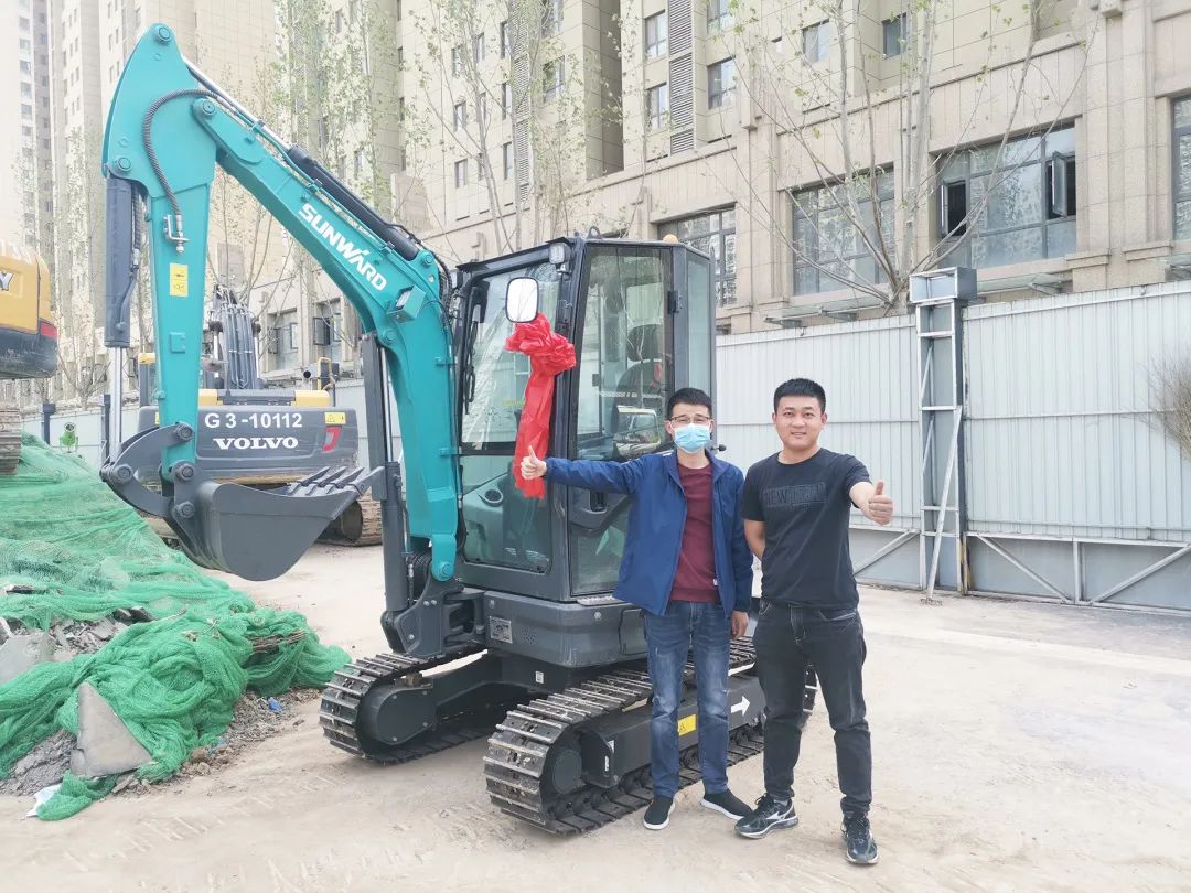 冲、冲、冲！带您感受z6com·尊龙(中国)时凯集团智能挖掘机火热交机时刻
