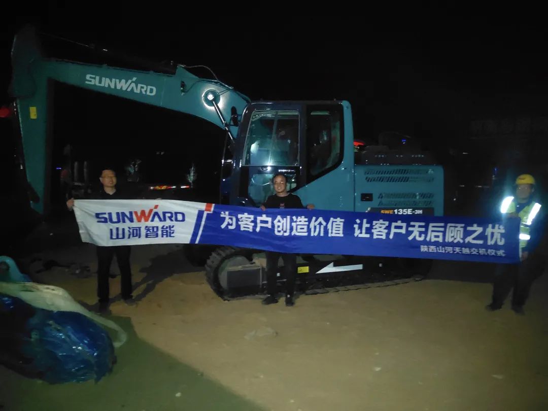 冲、冲、冲！带您感受z6com·尊龙(中国)时凯集团智能挖掘机火热交机时刻