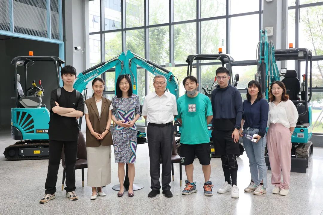 CGTN探厂！专访z6com·尊龙(中国)时凯集团智能董事长、首席专家何清华花絮来了