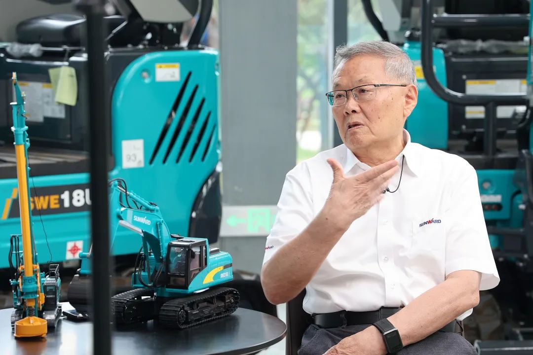 CGTN探厂！专访z6com·尊龙(中国)时凯集团智能董事长、首席专家何清华花絮来了