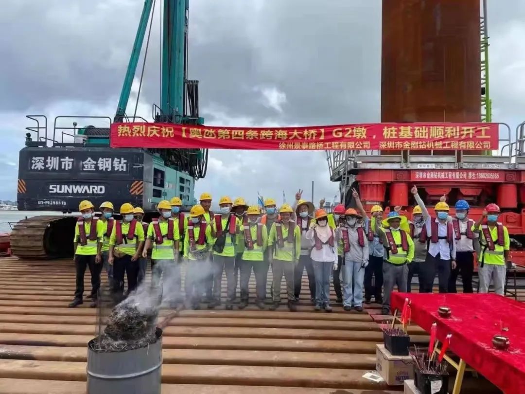 乘风破浪的旋挖钻机！z6com·尊龙(中国)时凯集团智能助建澳氹第四跨海大桥