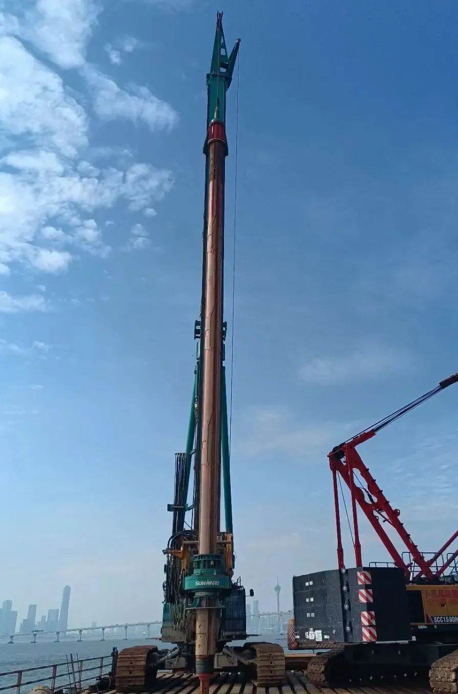 乘风破浪的旋挖钻机！z6com·尊龙(中国)时凯集团智能助建澳氹第四跨海大桥