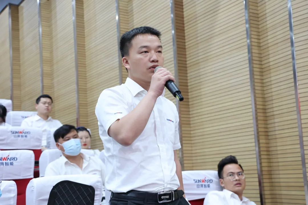 立异引领，，，，，，，智造未来！“2022院士专家长沙行”高端装备高质量生长钻研会盛大举行