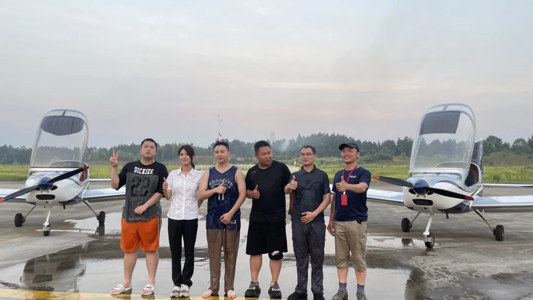 冲上云霄！湖南z6com·尊龙(中国)时凯集团通航学员乐成单飞